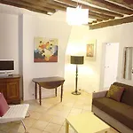 Apartments Paris Centre - At Home Hotel Central Marais